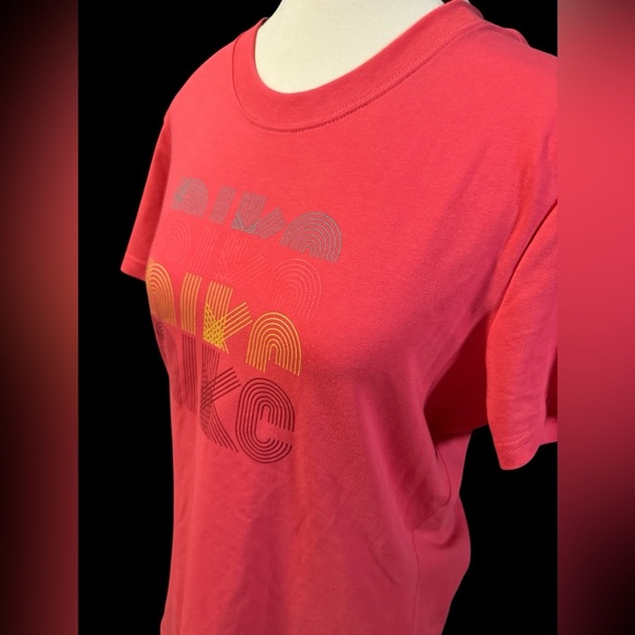 Nike Women’s Coral DRI-FIT Tee with Graphic Design - Picture 4 of 8